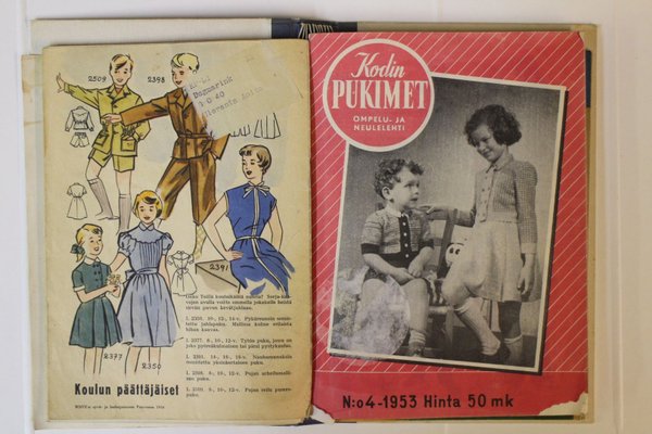 Koponen Eila (päätoim): Kodin pukimet -lehtiä 1953: 4, 5 ja 1954: 1, 2, 4, 6, 7, 8, 9, 10 keräilykan