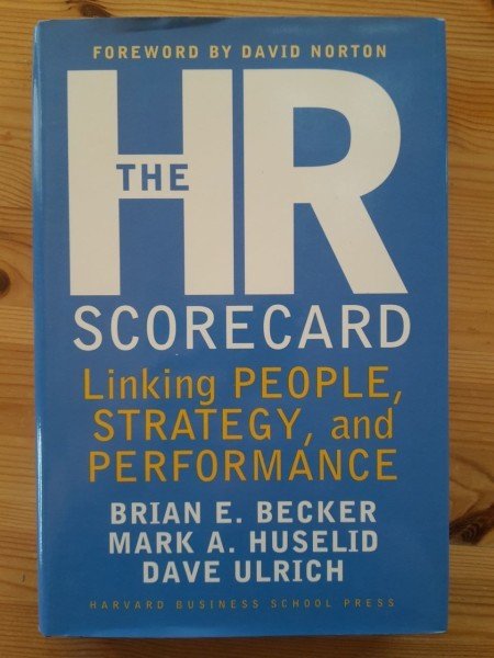 Becker Brian E.: The HR scorecard : linking people, strategy and performance