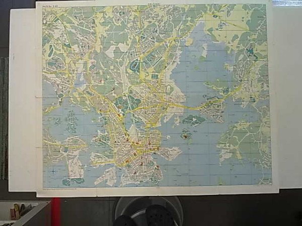Helsinki -kartta 1963 1:15.000 kääntöpuolella Helsingin yleiskartta 1:40.000 ja Helsingin kaukolämpö