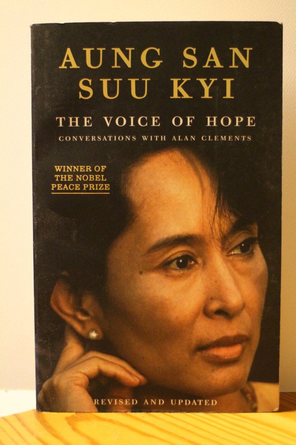 Aung San Suu Kyi: The Voice of Hope - Conversations with Alan Clements.