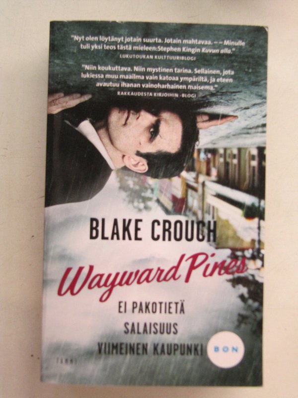 Crouch Blake: Wayward Pines - Ei pakotietä. Salaisuus. Viimeinen kaupunki.