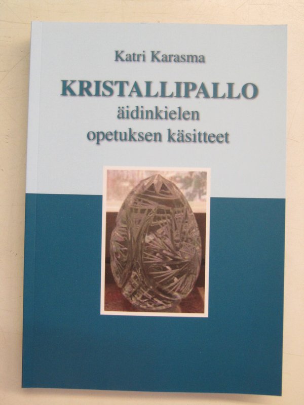 Karasma Katri:  Kristallipallo - Äidinkielen opetuksen käsitteet