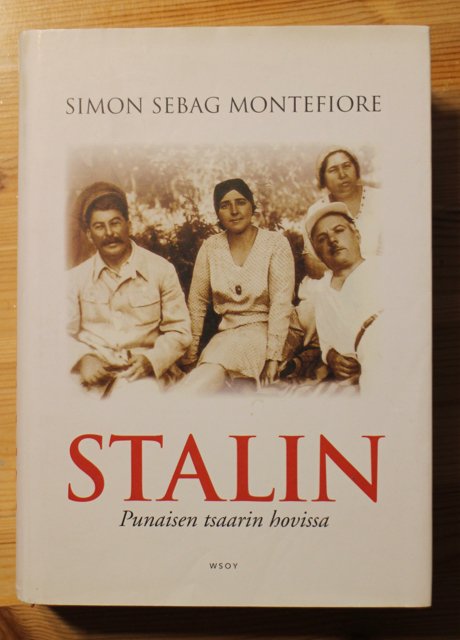Montefiore Simon Sebag: Stalin - Punaisen tsaarin hovissa.