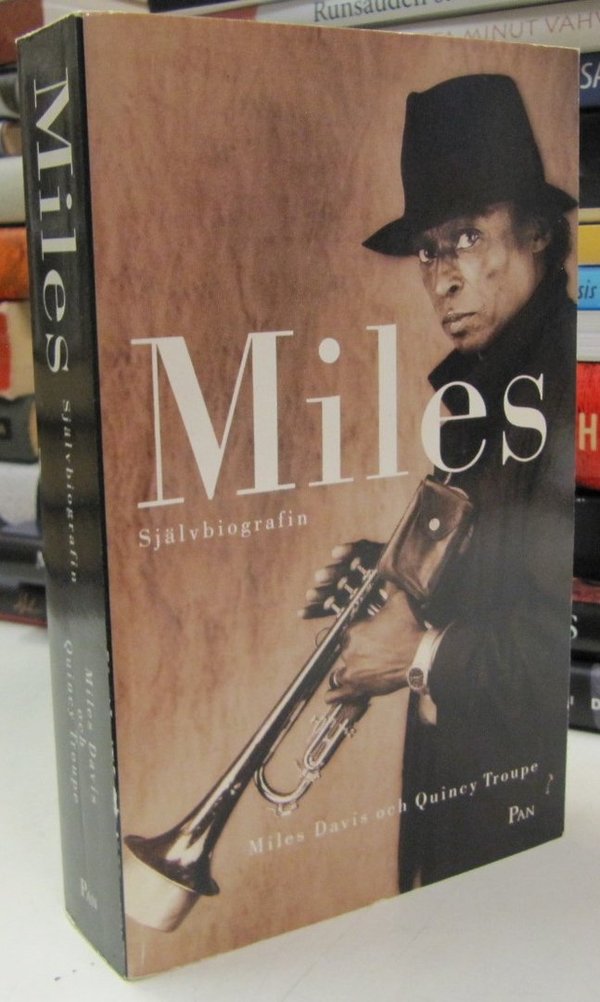 Davis Miles, Troupe Quiney: Miles - Självbiografin